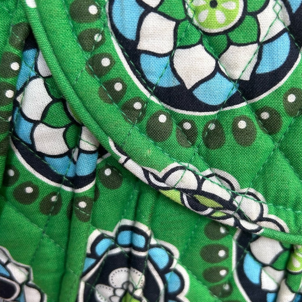 🦚💚HOST PICK!!!💚🦚 Vera Bradley Cupcakes Green Saddle Up Crossbody - Picture 5 of 5